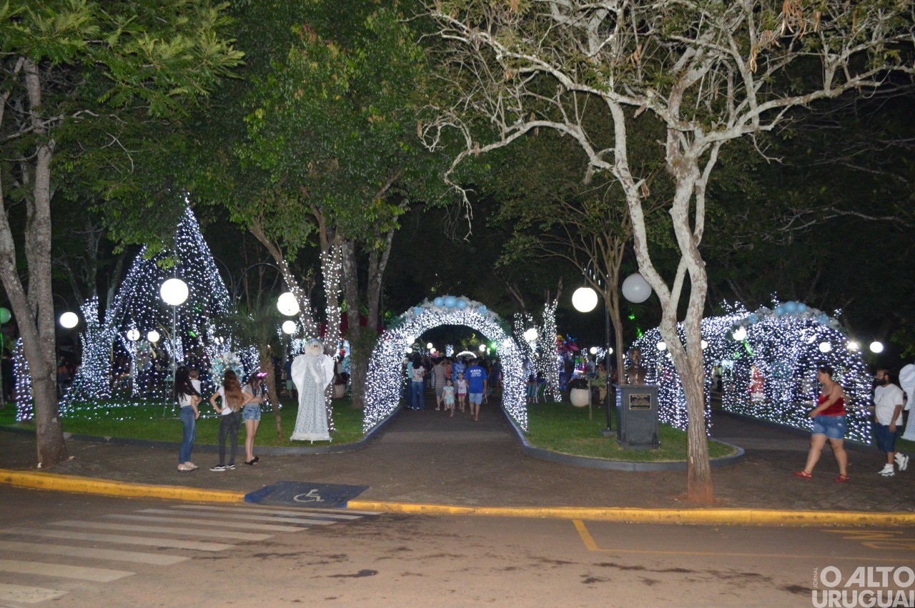 Acendimento de luzes marca a abertura do Natal em Rodeio Bonito | O Alto  Uruguai