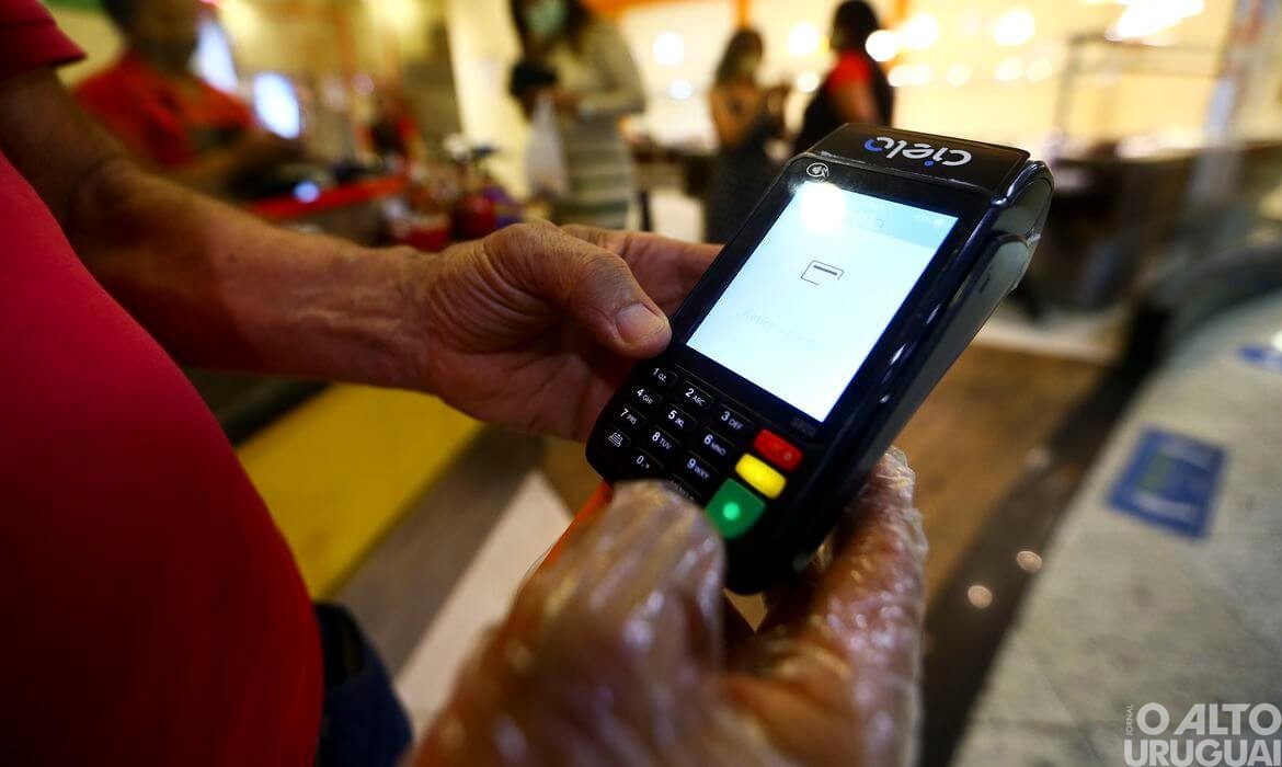 Percentuais de endividados e inadimplentes são os maiores em 12 anos no país