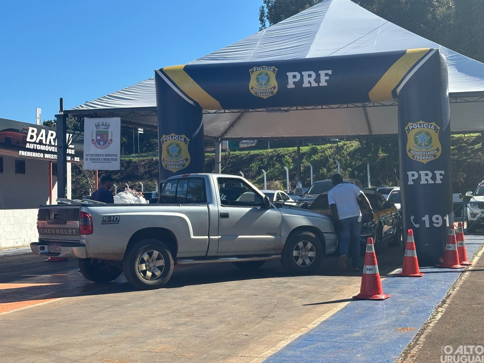 PRF participa da Expofred 2025 com fiscalização, estande interativo e viatura inusitada
