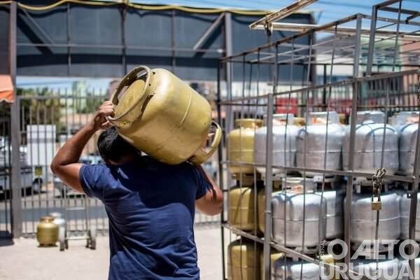 Distribuidoras elevam preço do gás de cozinha em 7%
