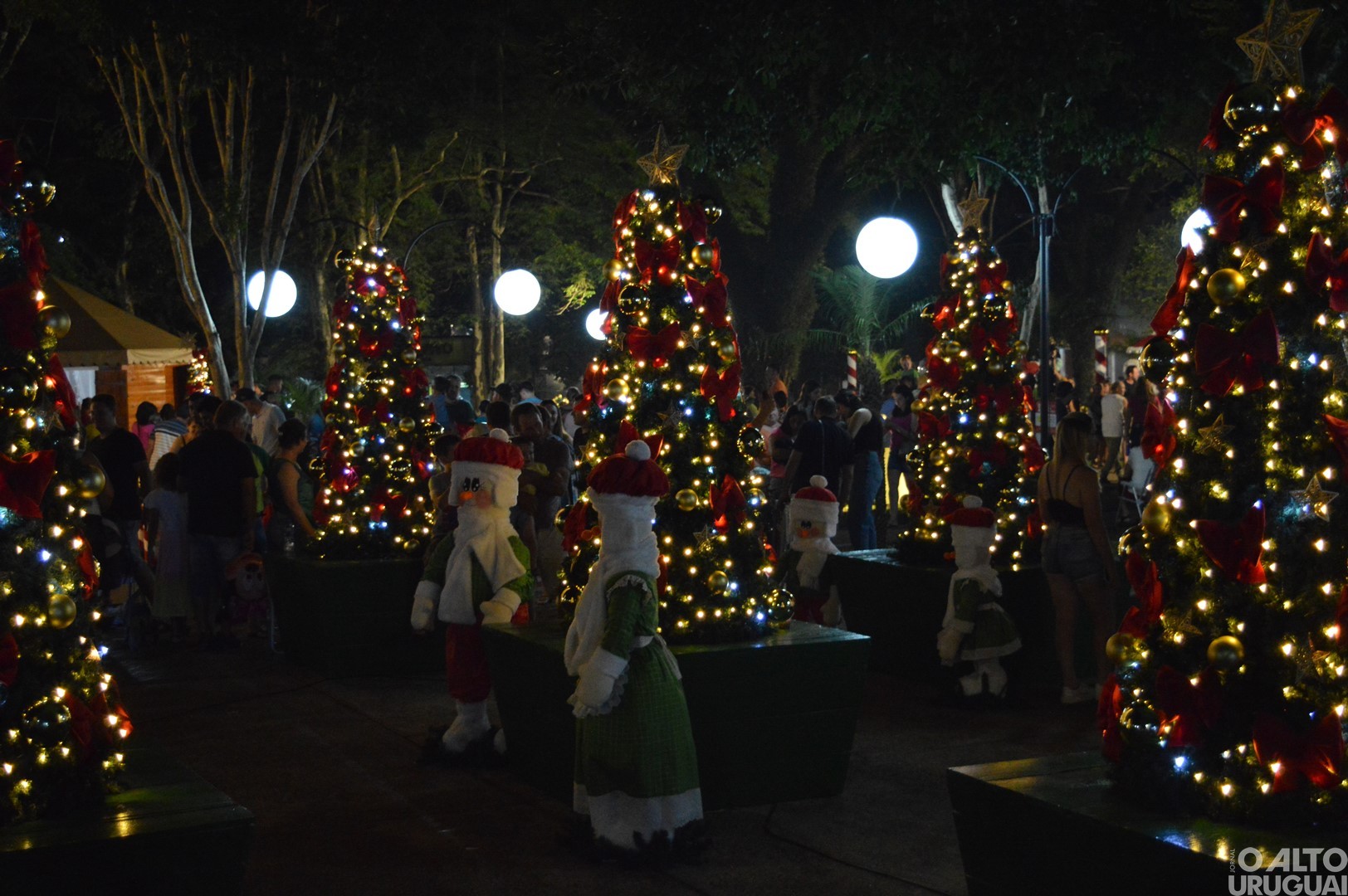 Acendimento de luzes marca a abertura oficial de Natal em Rodeio Bonito