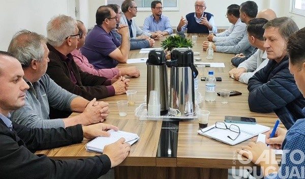 Reconstrução de ponte é tema de encontro entre prefeitos em Rodeio Bonito