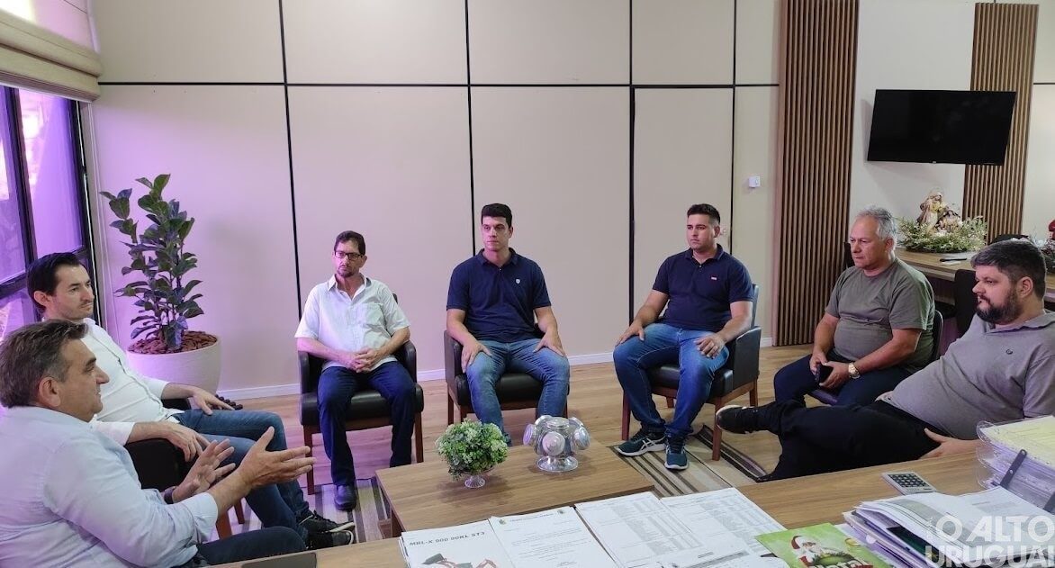 Prefeito de Rodeio Bonito realiza audiência com o secretário de Logística e Transportes do RS e diretor do DAER