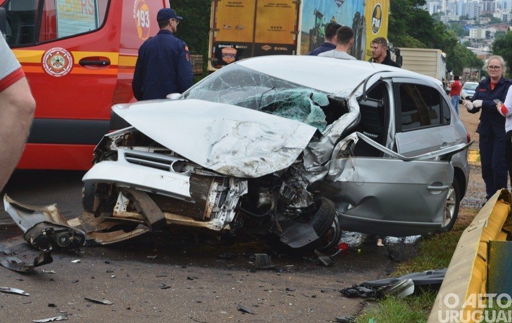 Grave acidente no km 35 deixa mulher ferida