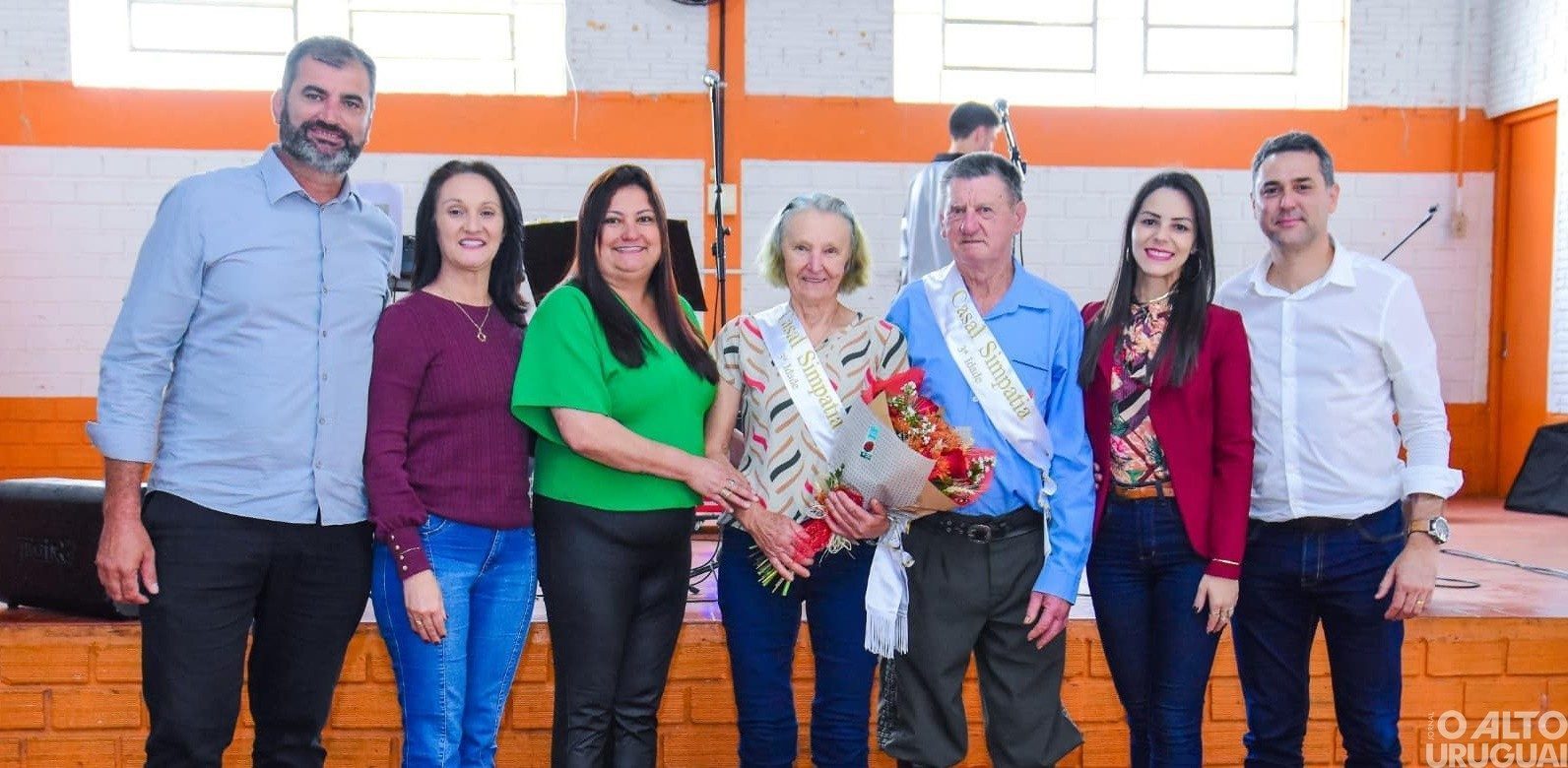 Evento em comemoração ao Dia do Idoso reúne todos os grupos da terceira idade 
