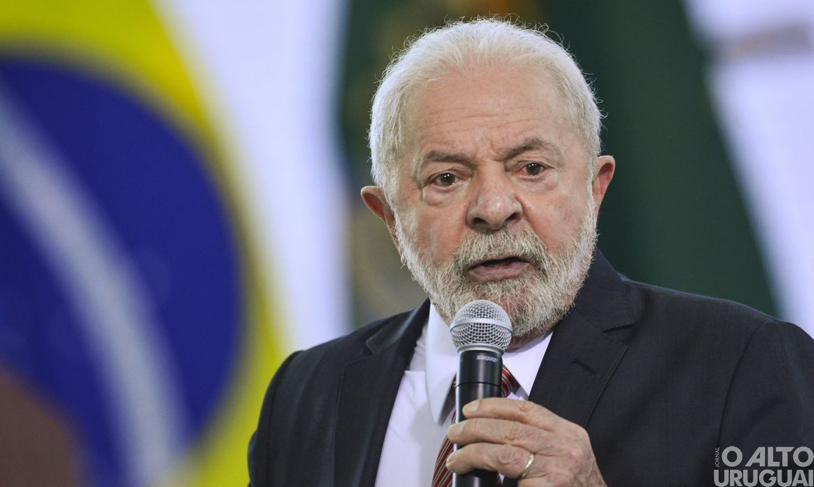Governo anuncia isenção do IR para quem recebe até R$ 2.640