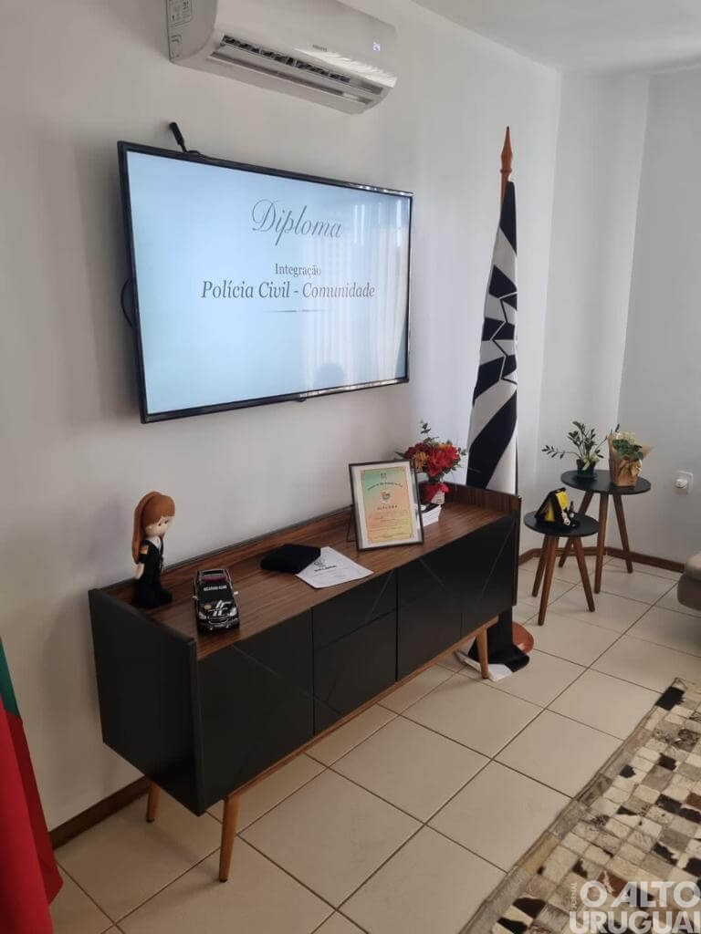 Presidente do Grupo Creluz recebe reconhecimentos da Polícia Civil