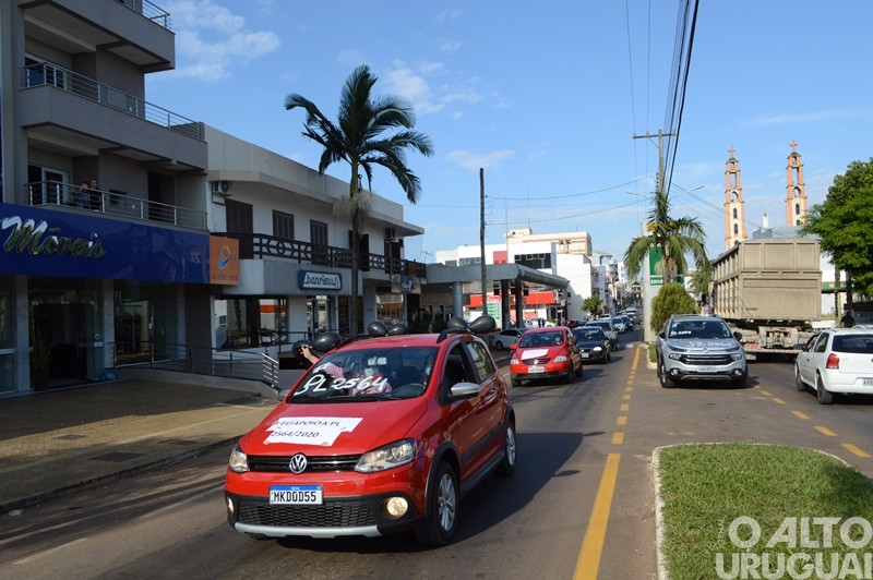 Profissionais de enfermagem promovem carreata