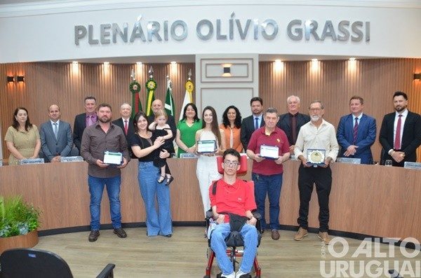 Câmara de Vereadores de Seberi homenageia cidadãos e entidades que se destacam no município