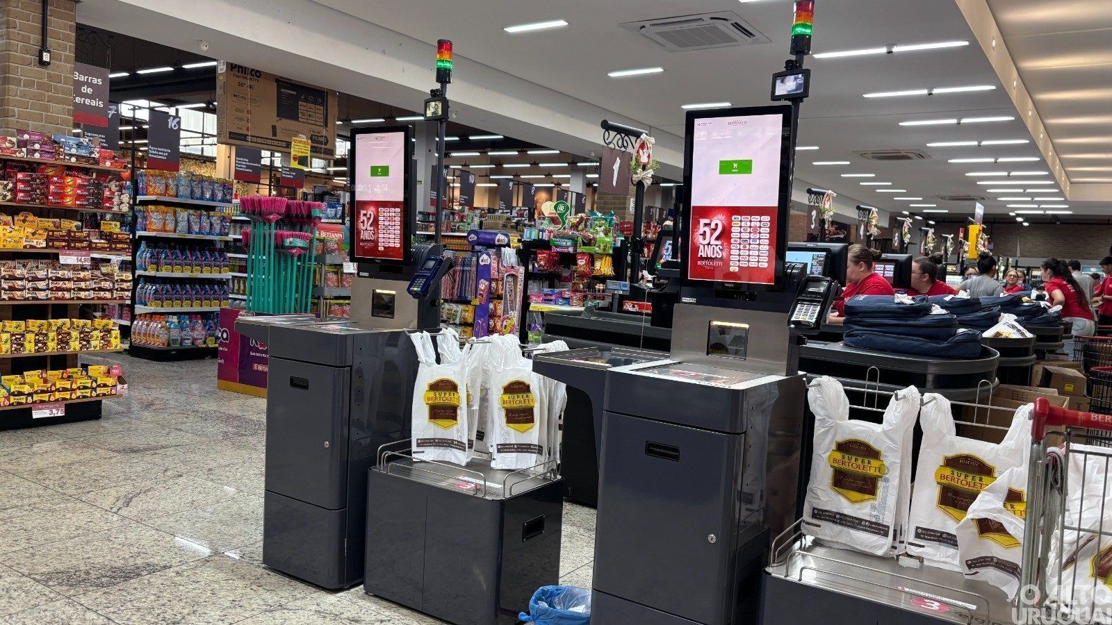 Supermercado Bertoletti implanta caixas de autoatendimento e amplia opções aos clientes