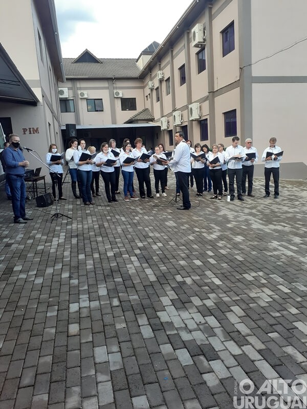 Profissionais de saúde de Pinhal são homenageados pelos serviços prestados na pandemia