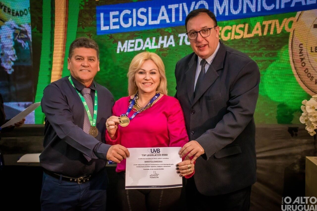 Vereadora de Iraí recebe Medalha Top Legislativo 2022