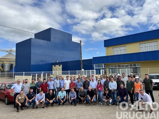 JBS apresenta a estrutura da fábrica de ração em Seberi