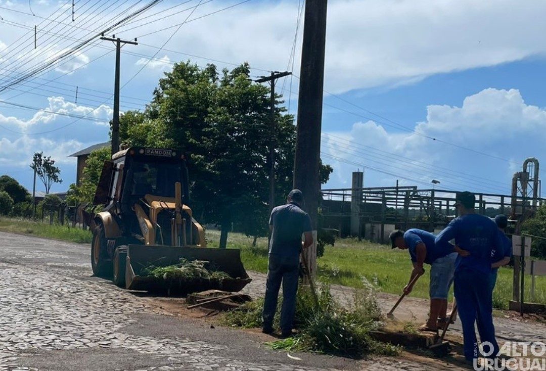 Administração de FW realiza mutirão de limpeza e combate à dengue