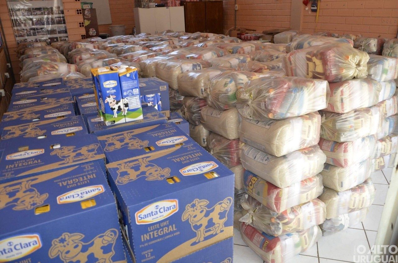 Assistência Social de Caiçara distribui cestas básicas para agricultores