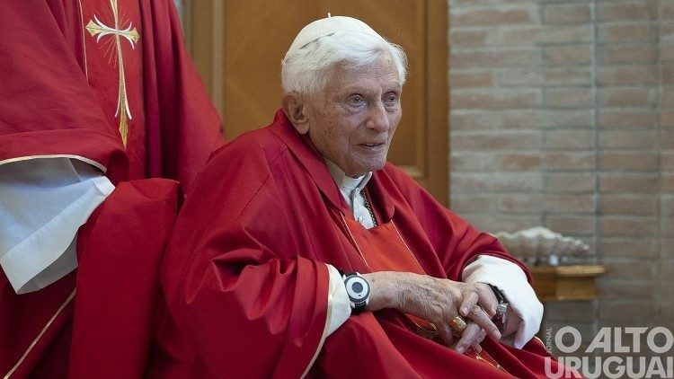 Papa Bento XVI morre aos 95 anos