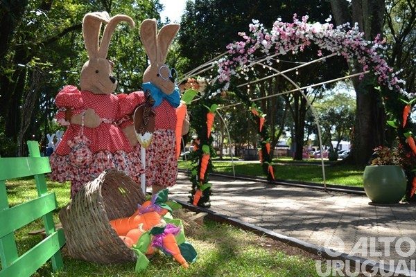 Decoração artesanal marca tradição de Páscoa em Rodeio Bonito