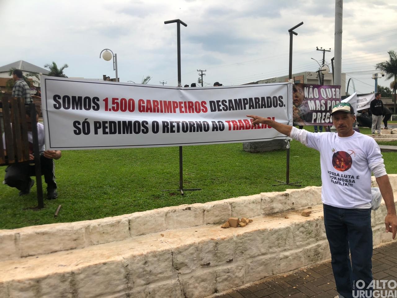 Garimpeiros realizam manifestação e cobram vistoria do Exército