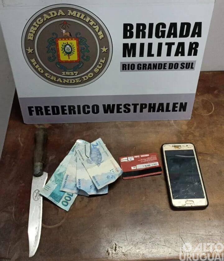 Brigada Militar prende dupla após roubo a pedestre em FW