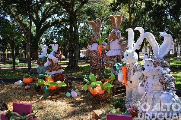 Decoração artesanal marca tradição de Páscoa em Rodeio Bonito