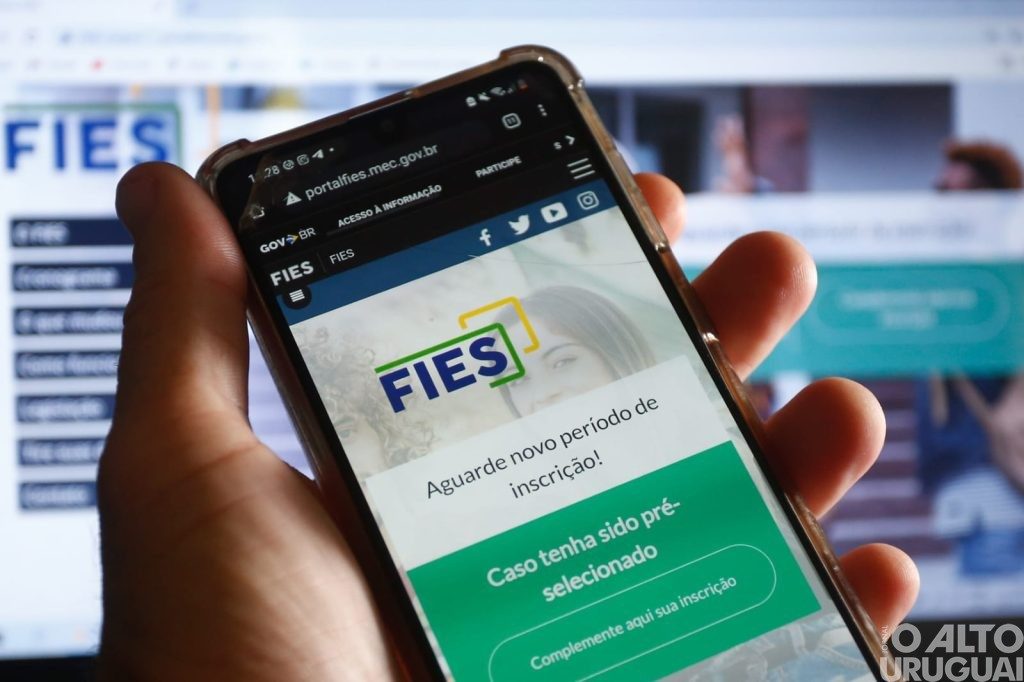Pré-selecionados no Fies devem complementar inscrição até hoje