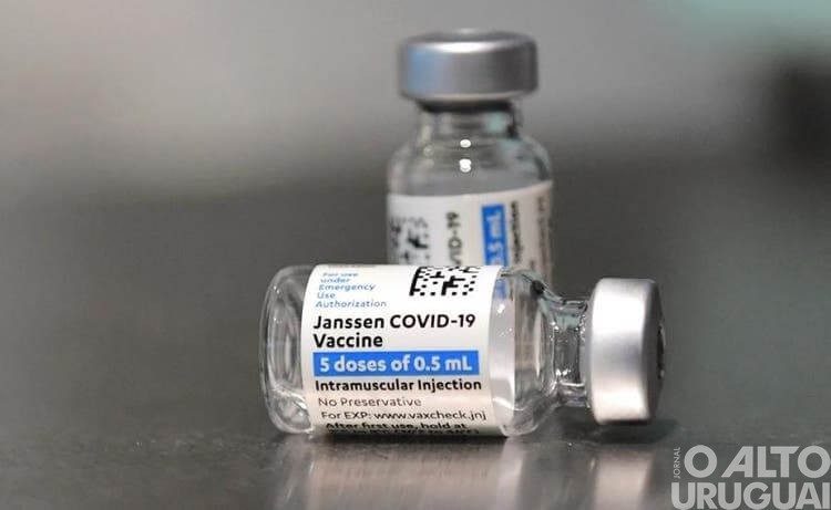 Brasil recebe vacinas da Janssen e RS deve ficar com 140 mil doses