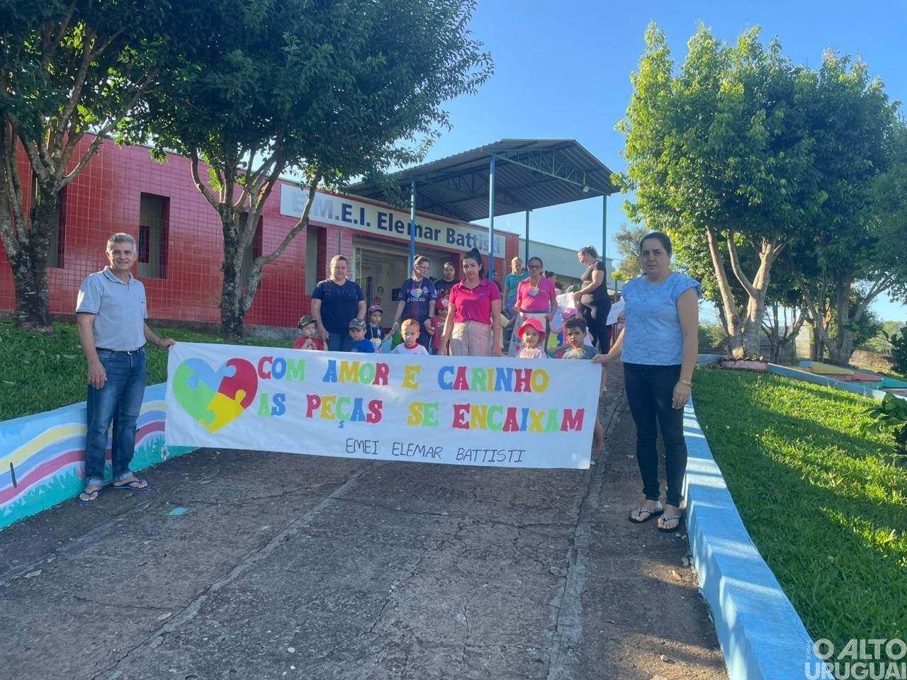 Comunidade escolar realiza Caminhada do Autismo em Novo Tiradentes