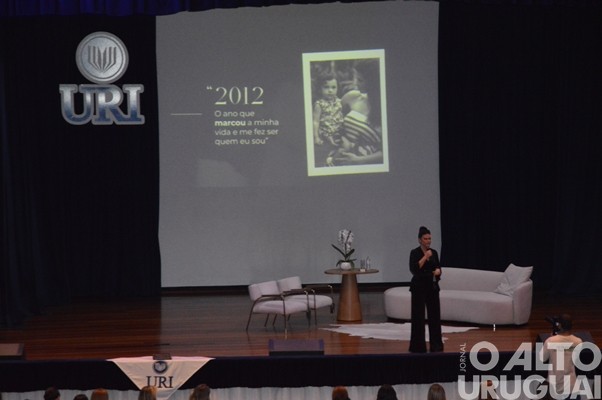 Mais de 800 pessoas participam de palestra com Leila Ama em FW