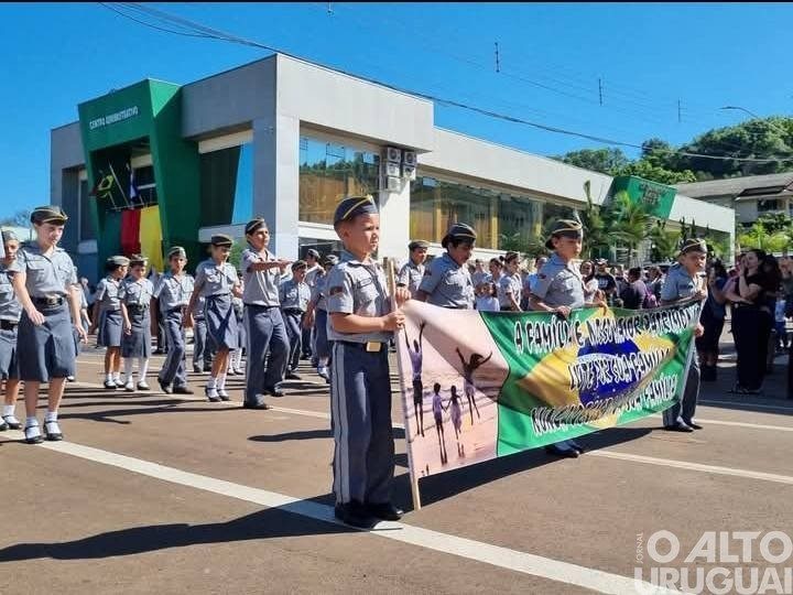 Escola Cívico-Militar Érico Veríssimo conquista destaque estadual