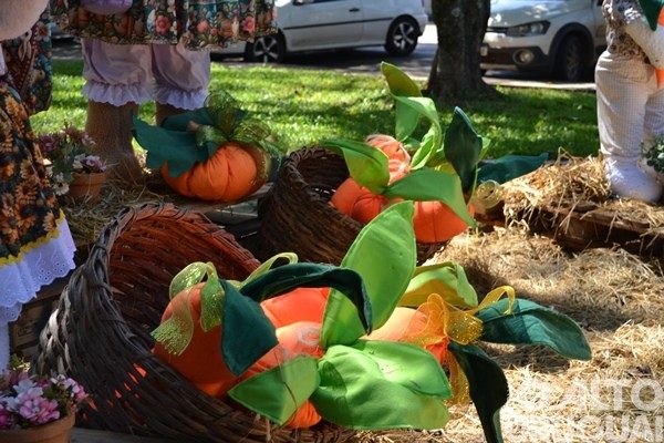 Decoração artesanal marca tradição de Páscoa em Rodeio Bonito