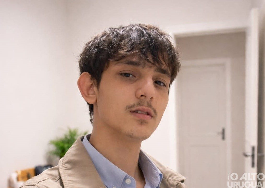 Jovem de Rodeio Bonito transforma talento em arte
