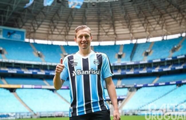 Contratação de Lucas Leiva é anunciada pelo Grêmio