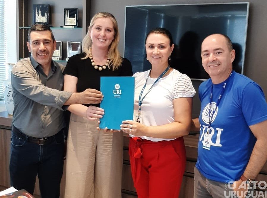 URI/FW e AEFW renovam contrato de parceria
