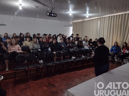 Secretaria de Meio Ambiente realiza ação educação ambiental nas escolas de FW