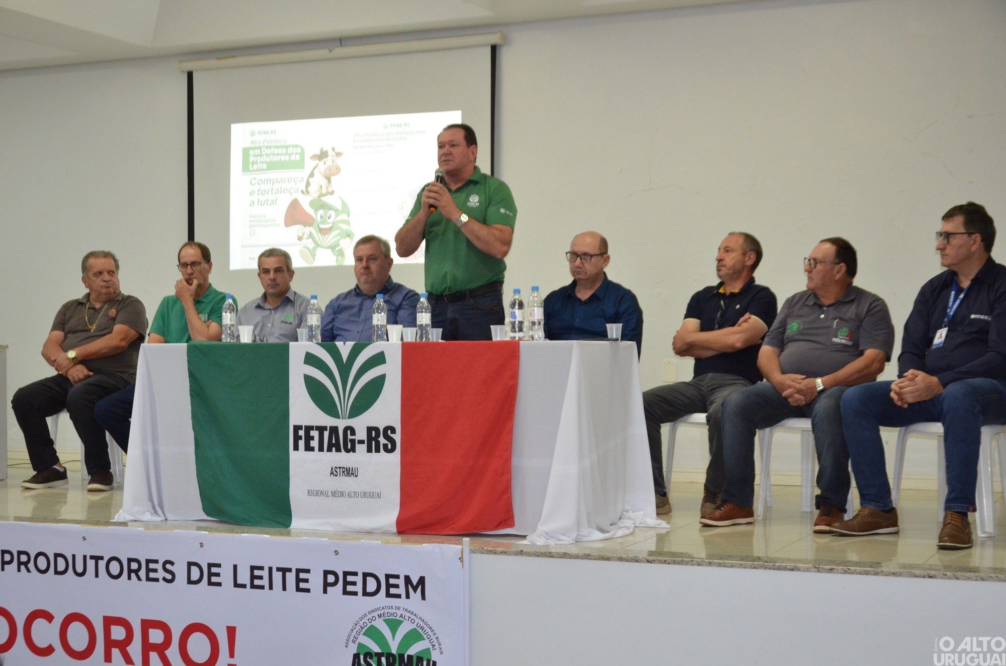 Produtores de leite da região discutem crise do setor durante encontro em Palmitinho