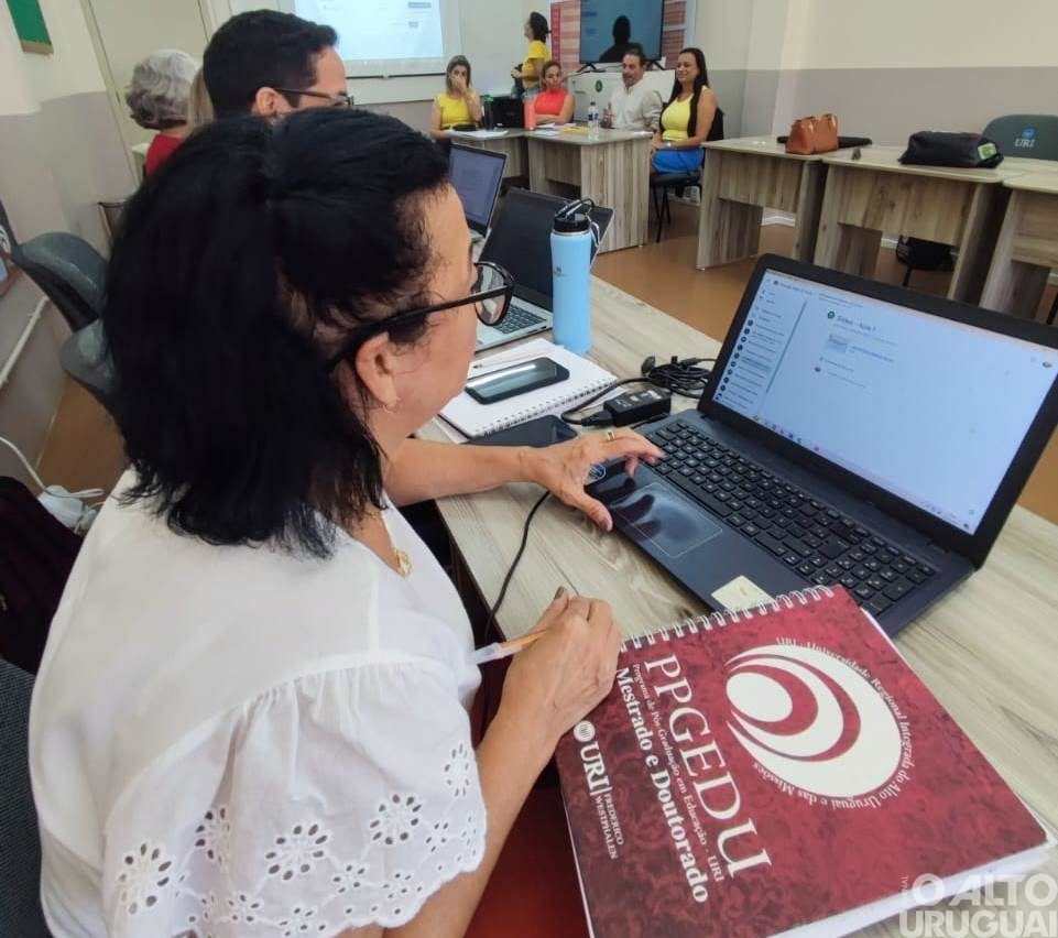 URI/FW abre inscrições para mestrado e doutorado em Educação