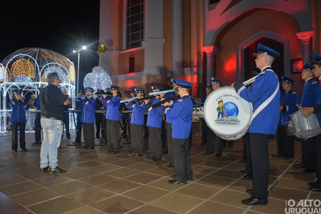 Bandas marciais se apresentam no Frederico em Luz 2022