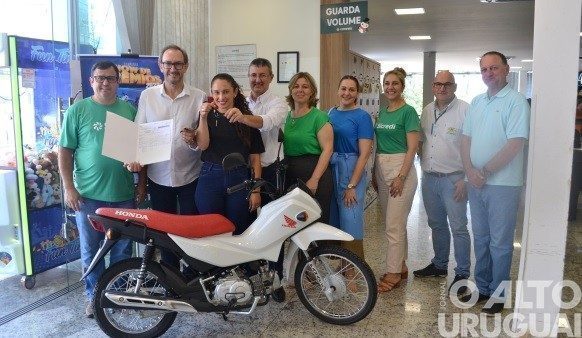 Campanha Show de Prêmios 2023: Moto Honda Pop 110i é entregue a ganhadora