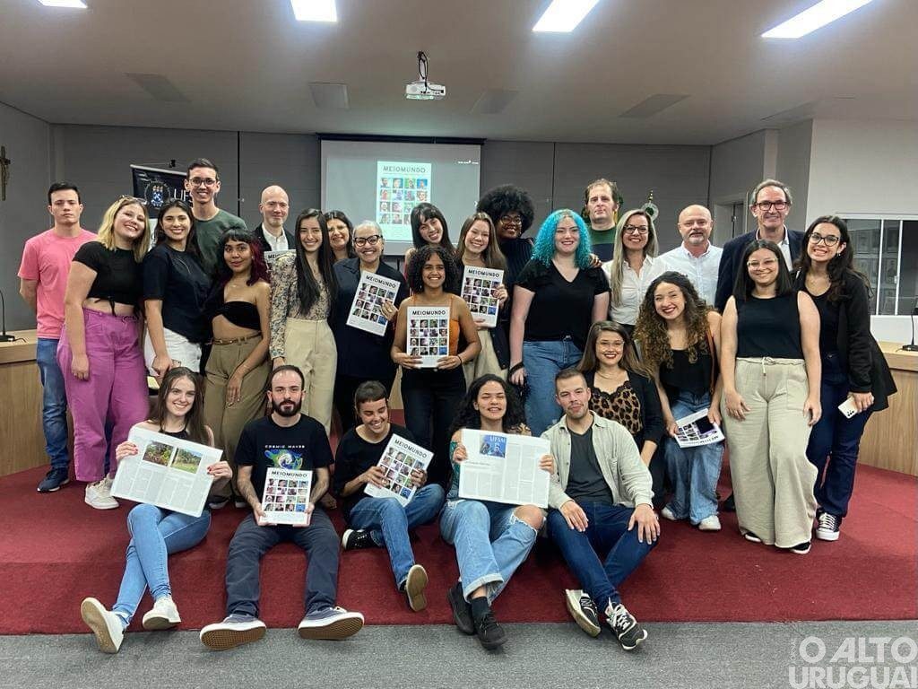 Turma de Jornalismo da UFSM-FW lança mais uma edição da revista Meio Mundo
