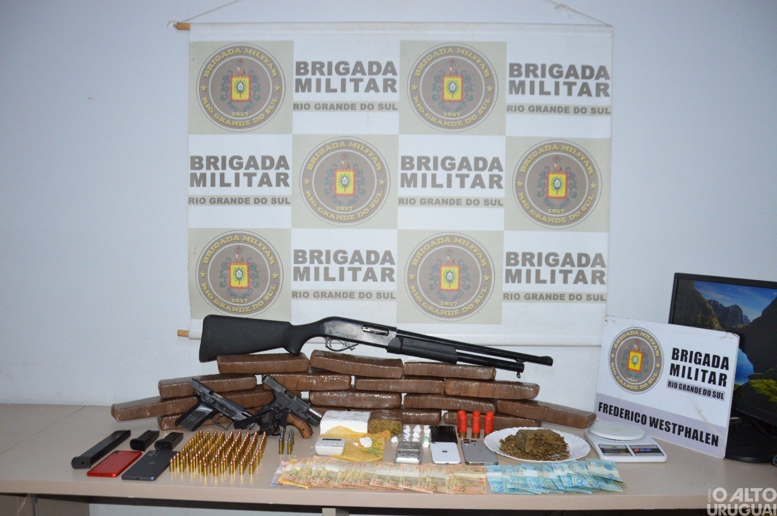Brigada Militar prende dois homens por tráfico de drogas e porte ilegal de armas em Frederico Westphalen