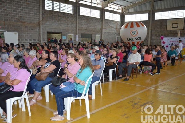 Centenas de mulheres participam de encontro em Jaboticaba