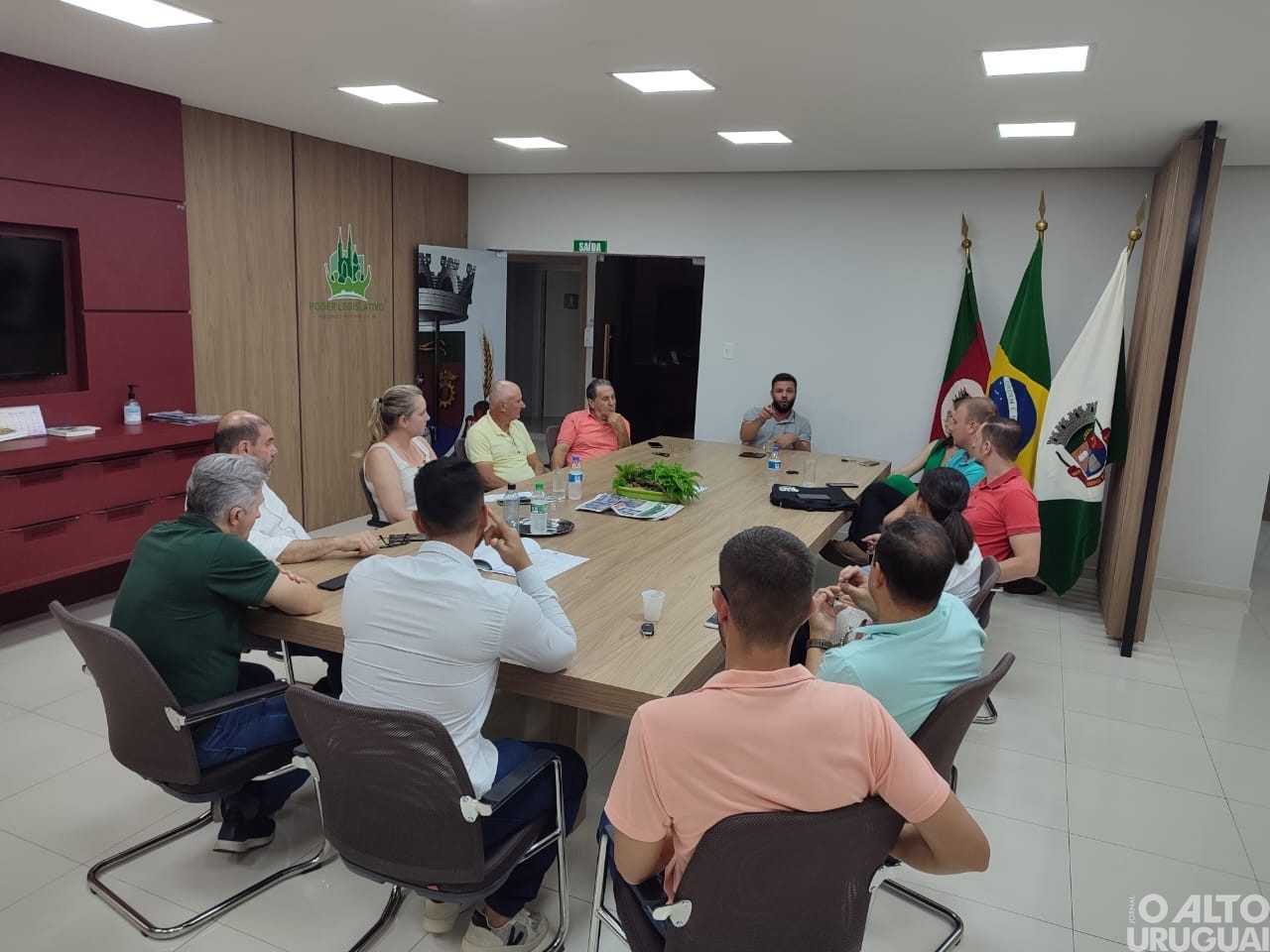 Diretoria da AEFW dialoga com vereadores sobre busca de financiamento