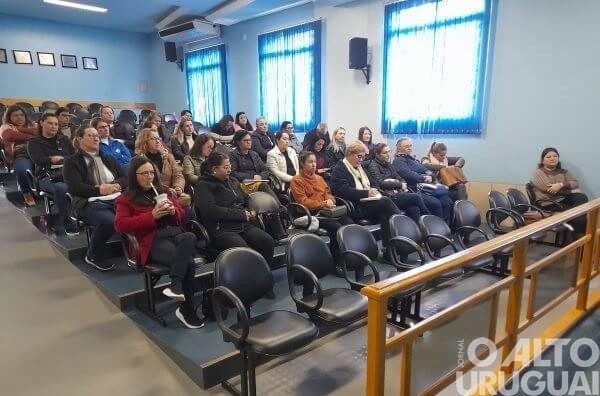 Intervenções na alfabetização é tema de treinamento em Erval Seco