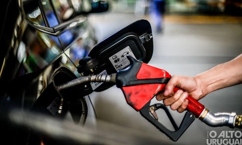 Petrobras anuncia aumento no preço da gasolina