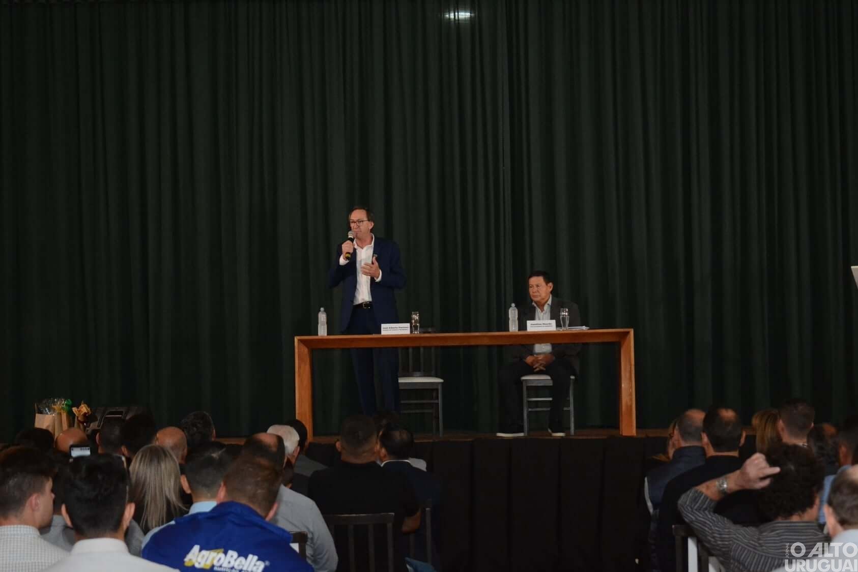 Vice-presidente da República palestra para lideranças empresariais e do setor público