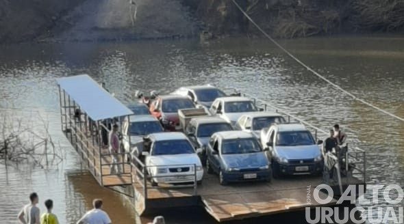Balsa está fazendo travessia em fase de testes em Rodeio Bonito