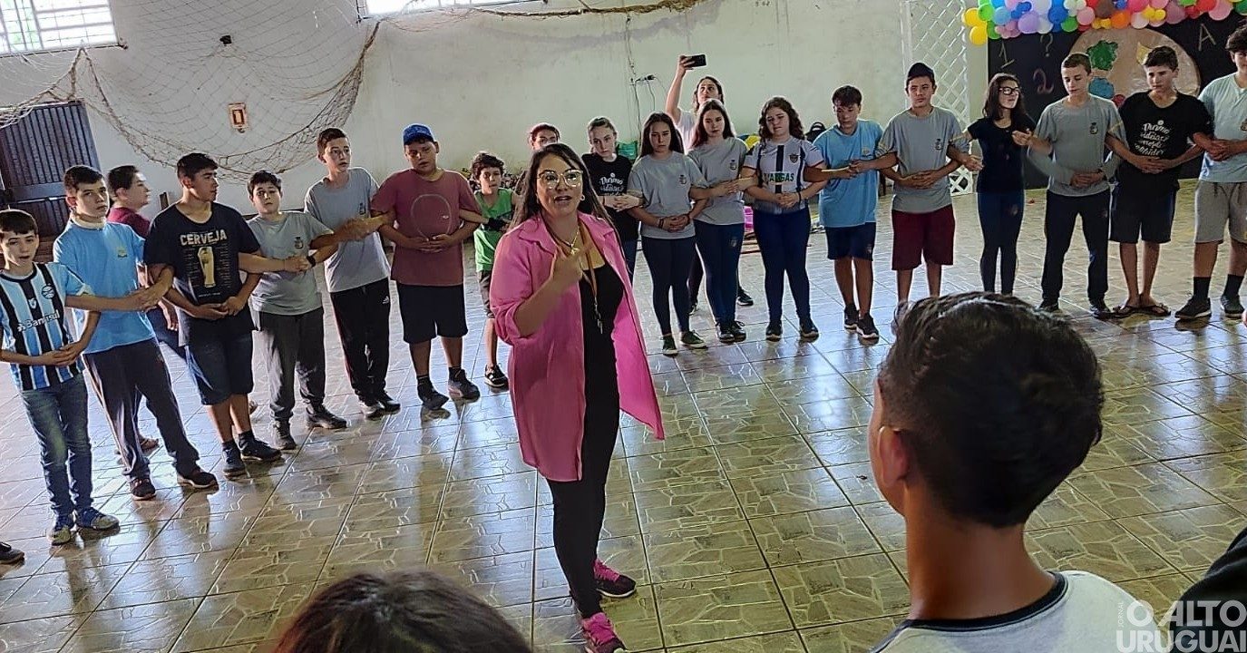 Primeira oficina de expressão corporal e técnicas teatrais é realizada em Seberi
