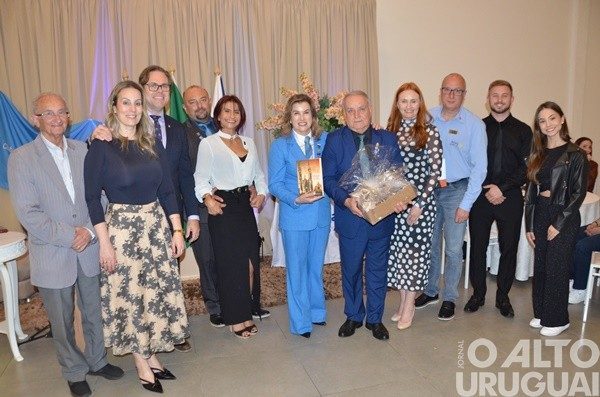 Governador do Rotary visita clubes de FW