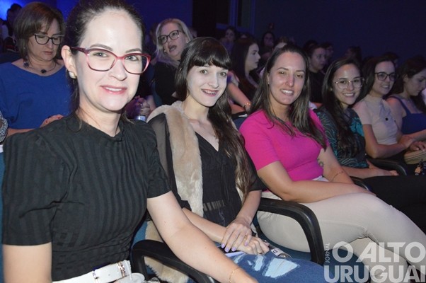 Mais de 800 pessoas participam de palestra com Leila Ama em FW