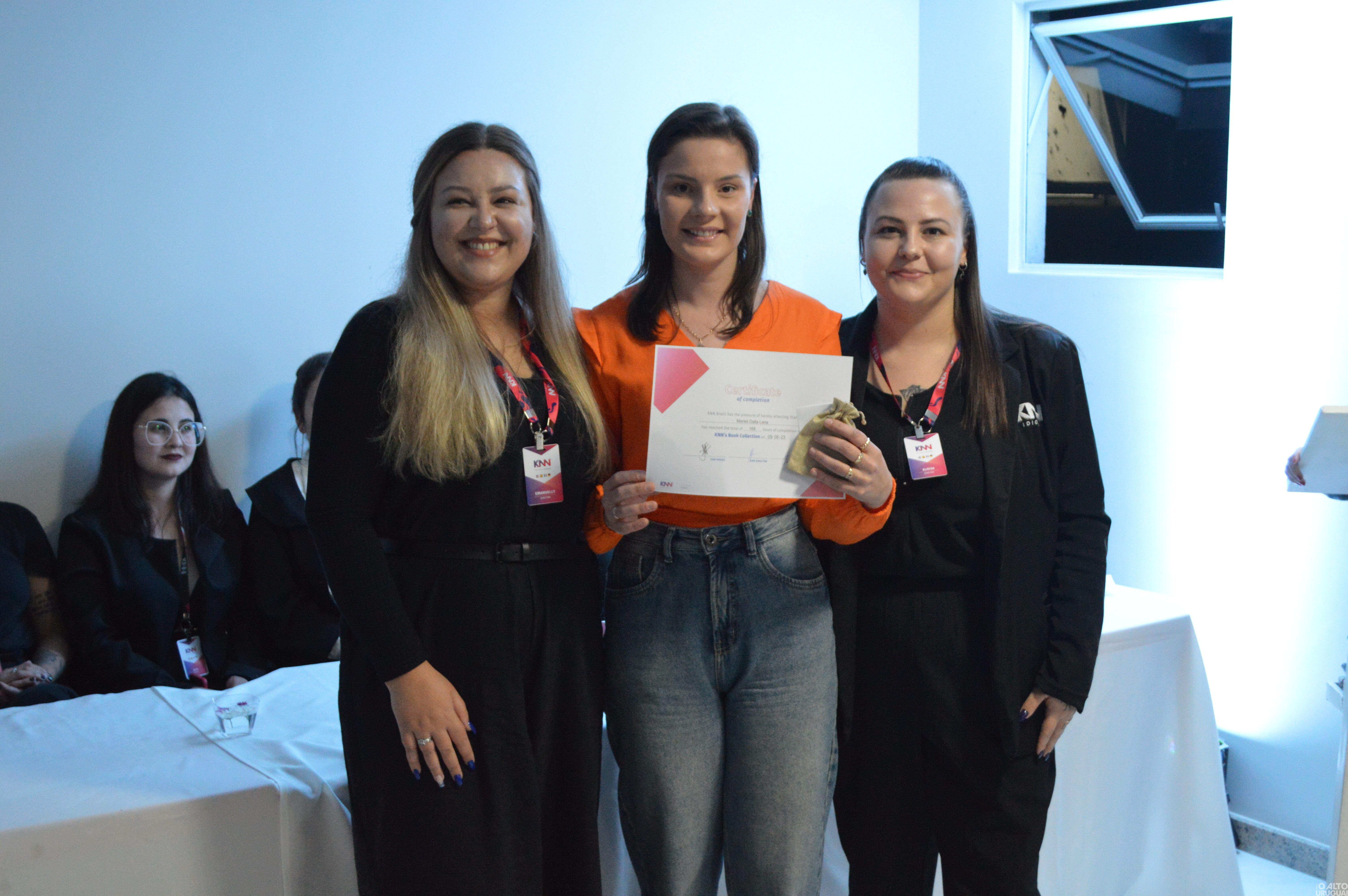 Com cerca de 400 alunos a KNN forma suas primeiras turmas de inglês em FW